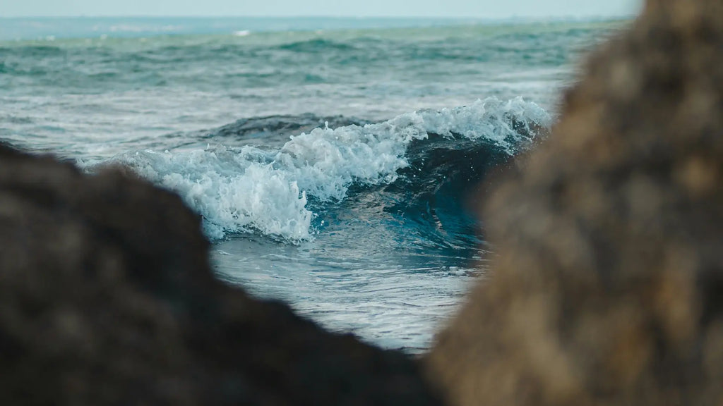 Mineral Gap between rocks - sea