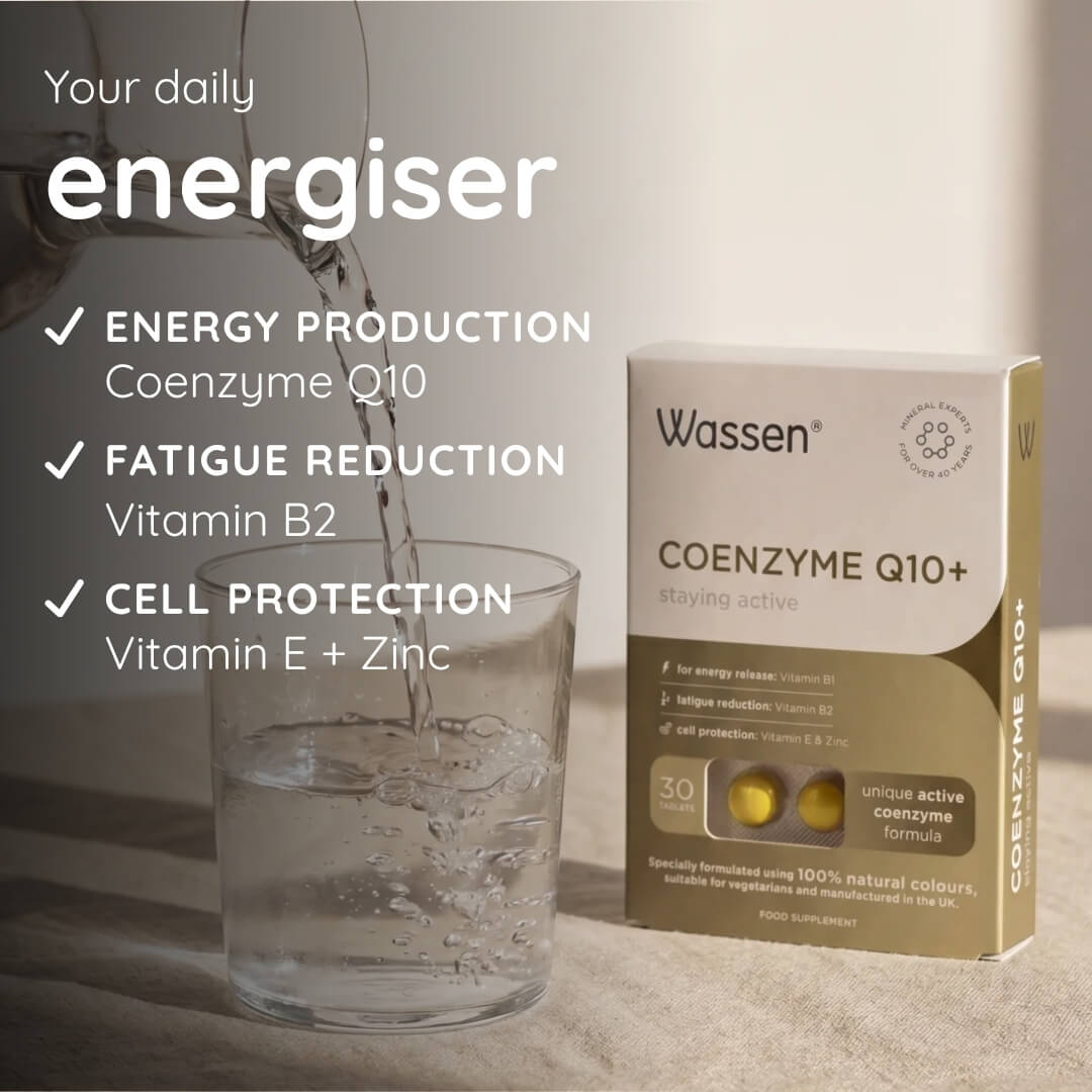 Wassen Coenzyme Q10+ supplement box shown next to a glass of water with a splash, with promotional text in Swedish on a neutral beige background.